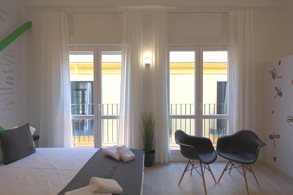 Photo of the whole room, Bedroom