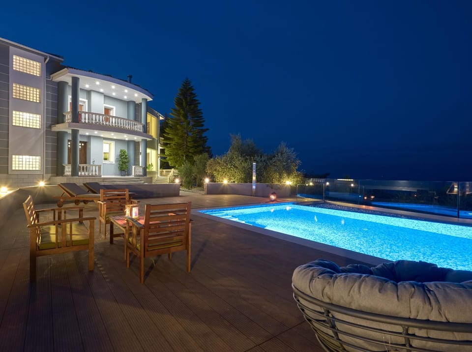 Balcony/Terrace, Swimming pool