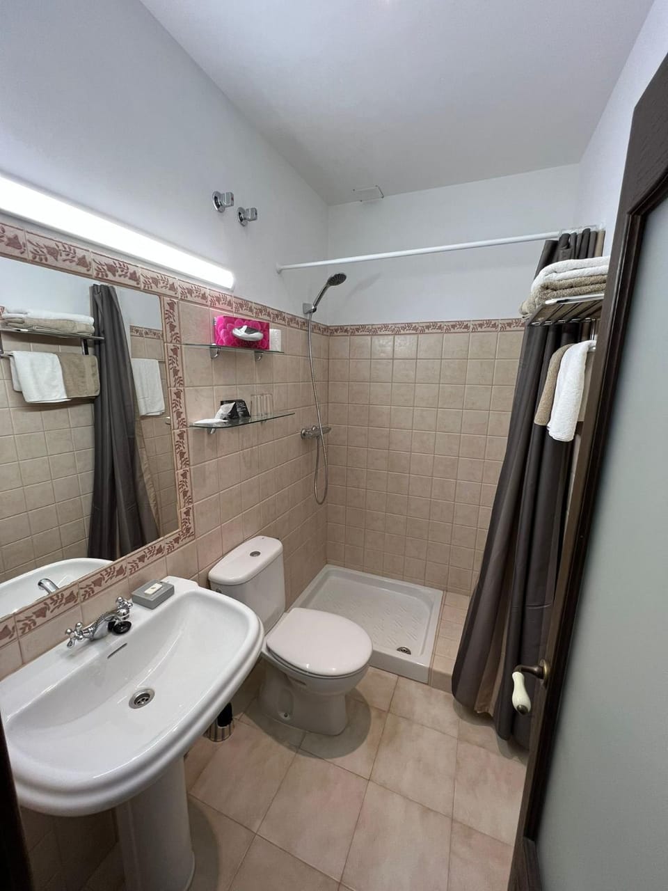 Toilet, Bathroom, bidet, towels