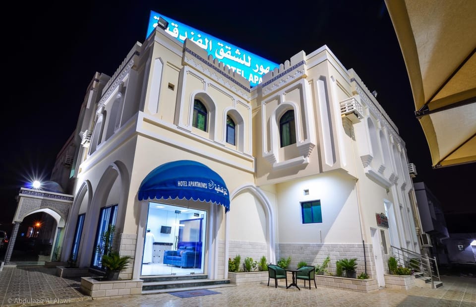 Facade/entrance, Night