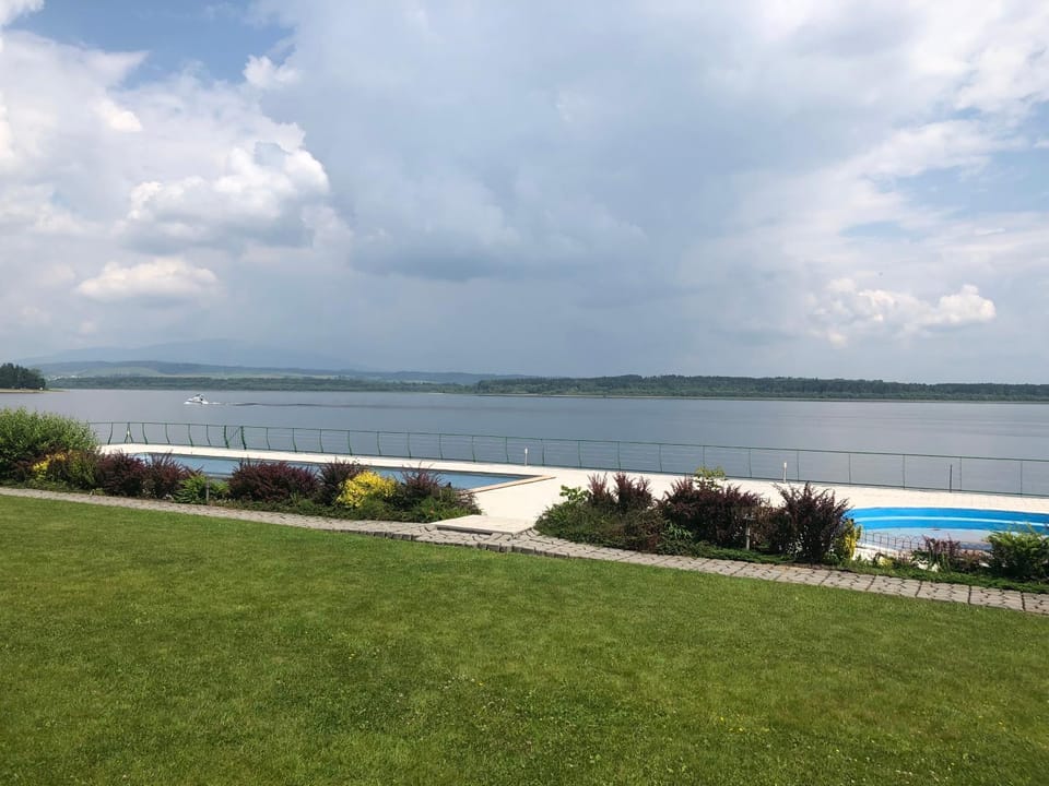 Lake view, Swimming pool