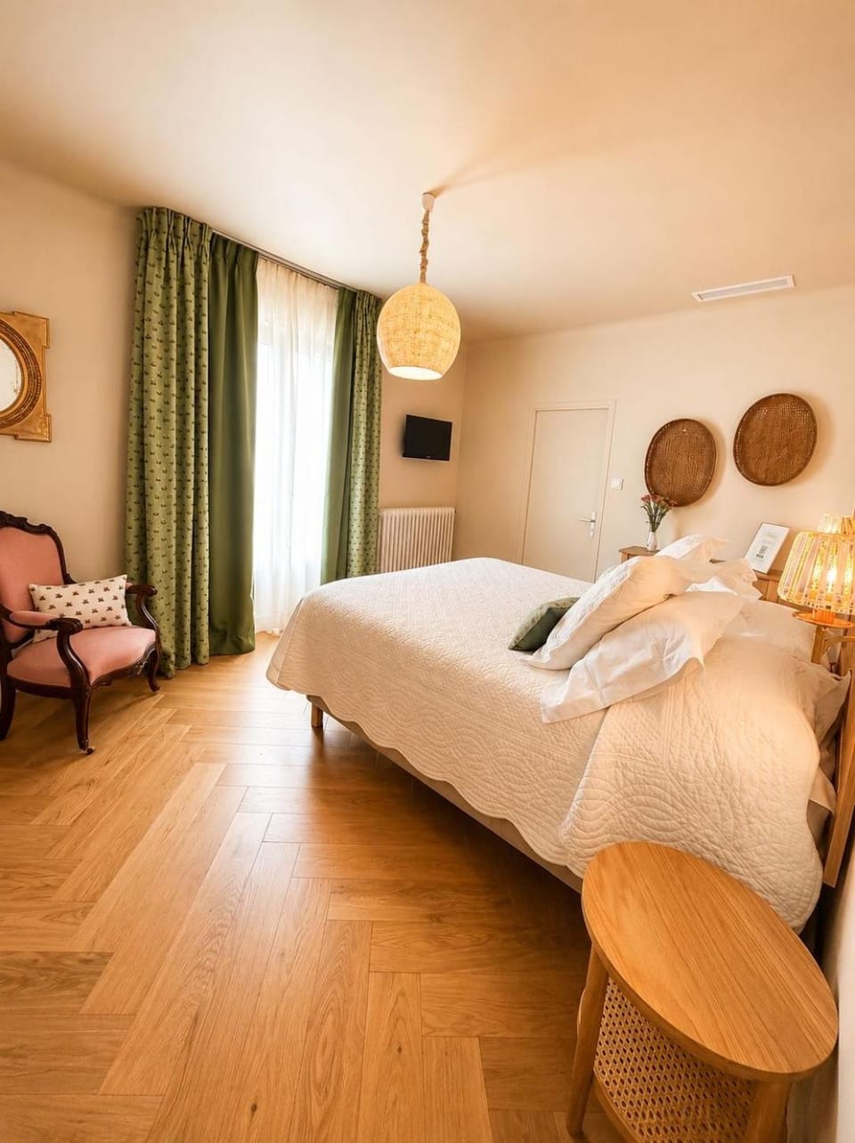 Bed, Photo of the whole room, Bedroom