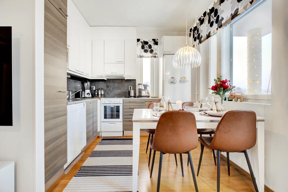 Coffee/tea facilities, microwave, oven, kitchen