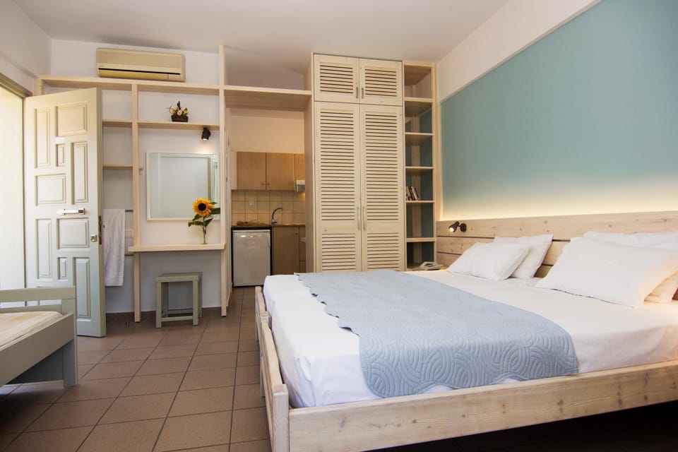 Kitchen or kitchenette, Bedroom