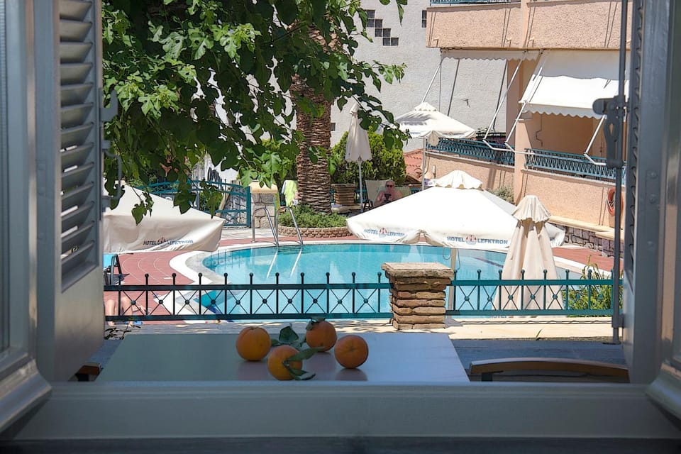 Balcony/Terrace, Pool view, Swimming pool, Swimming pool