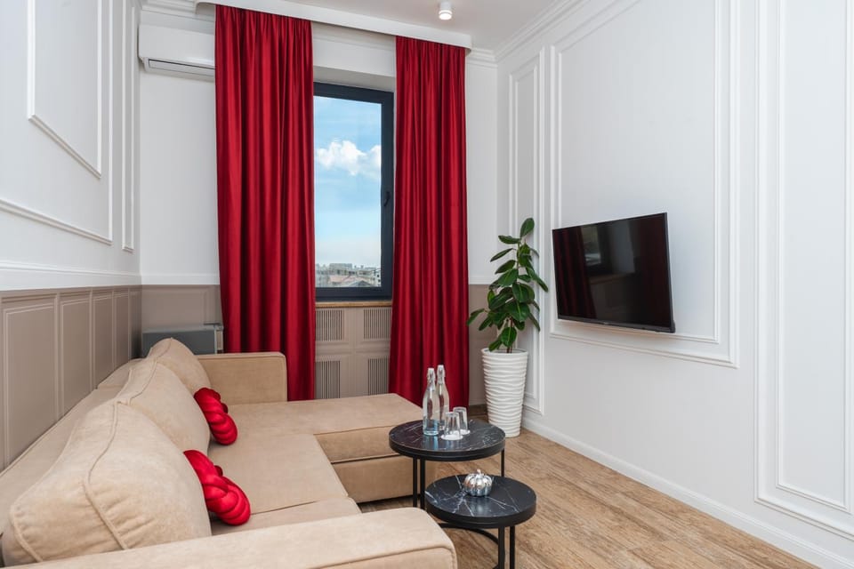 Communal lounge/ TV room