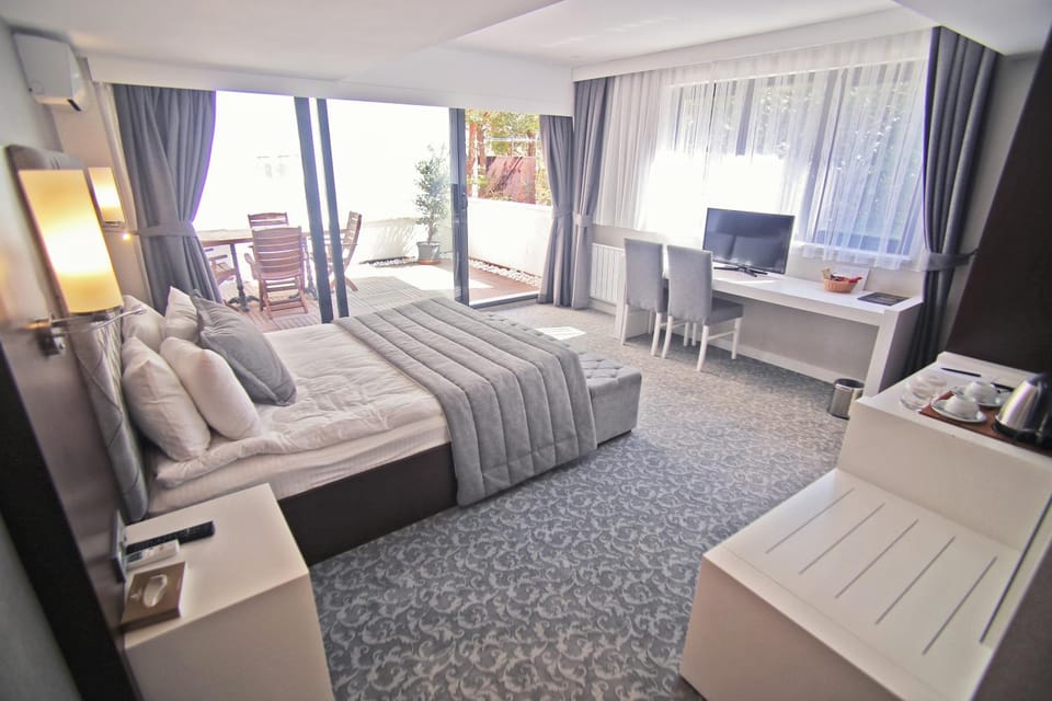 Photo of the whole room, Street view