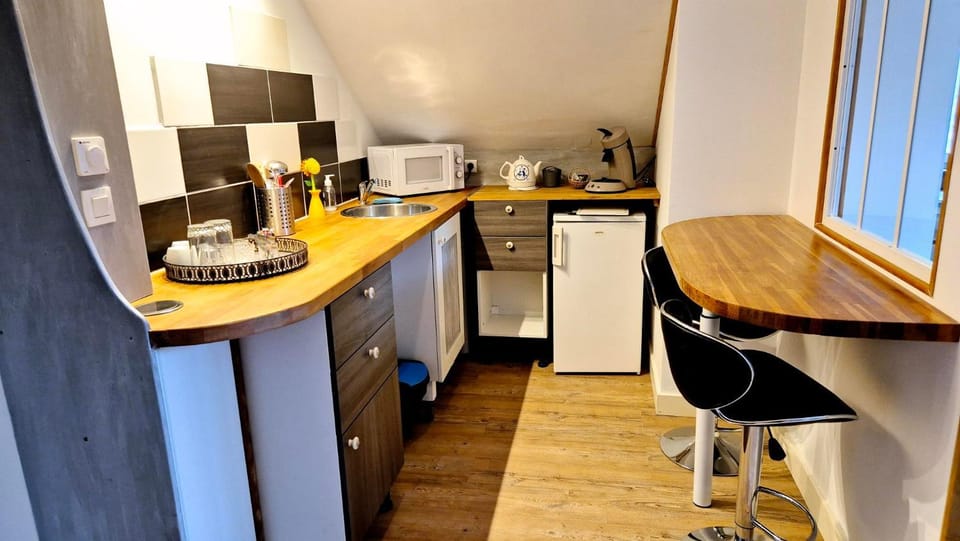 Coffee/tea facilities, Seating area, Dining area, microwave