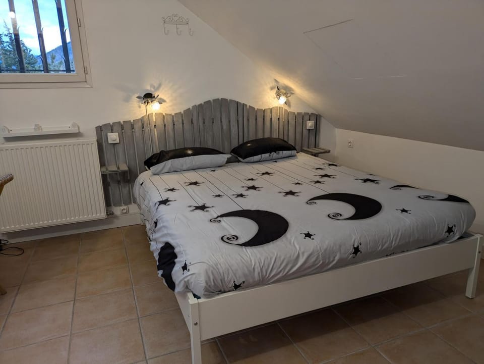 Bed, Bedroom