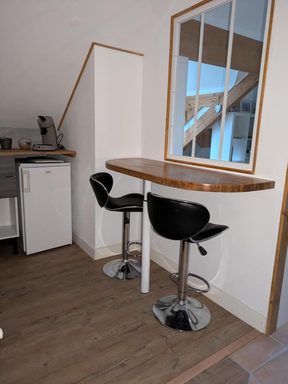 Seating area, Dining area