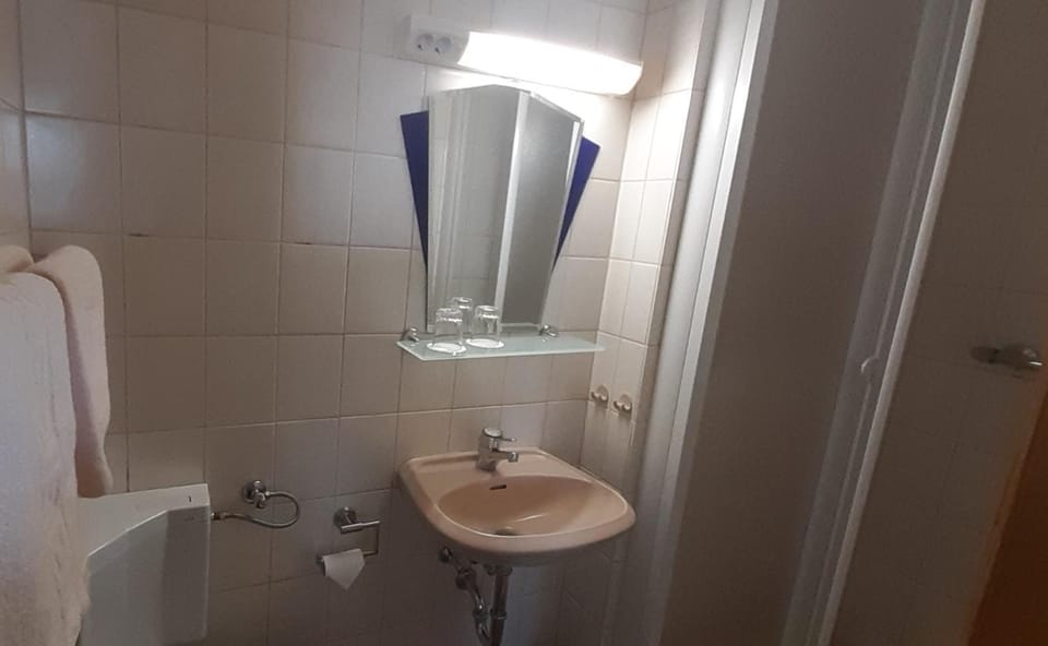 Bathroom, Photo of the whole room