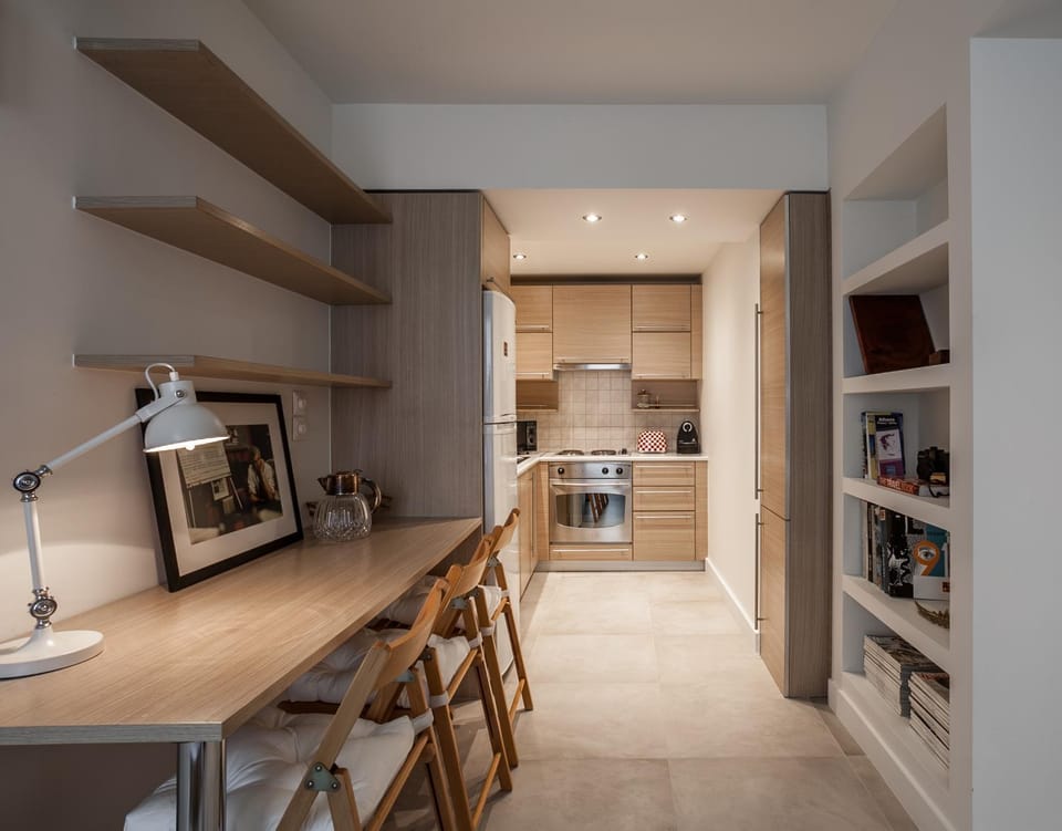 Kitchen or kitchenette, Dining area