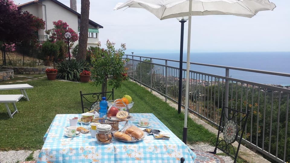 Day, Food and drinks, Breakfast, Internal: Not applicable to any particular room