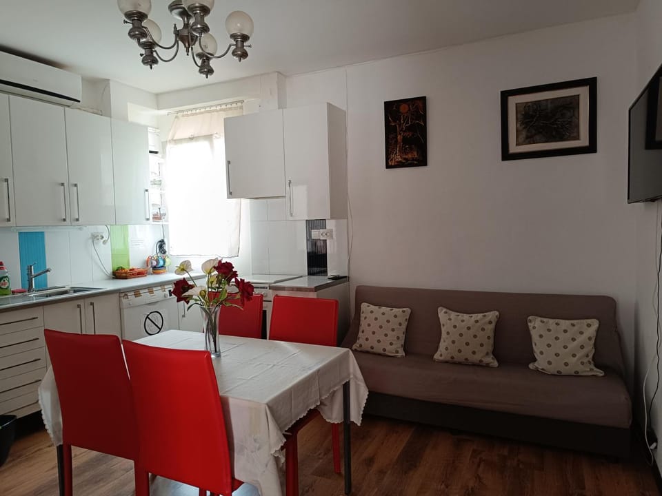 Kitchen or kitchenette, Living room