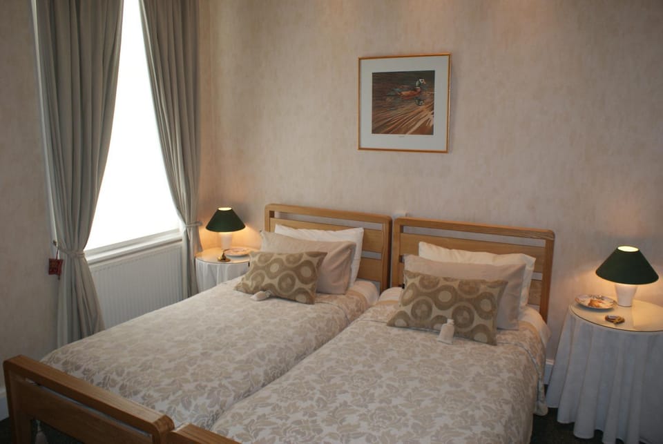 Day, Photo of the whole room