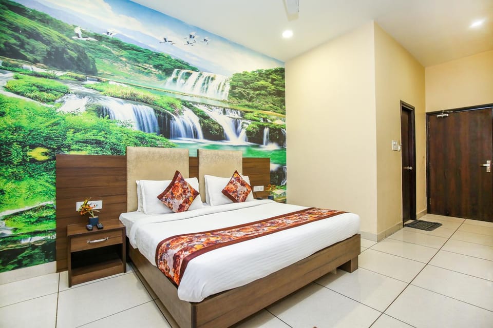 Bed, Photo of the whole room, Bedroom