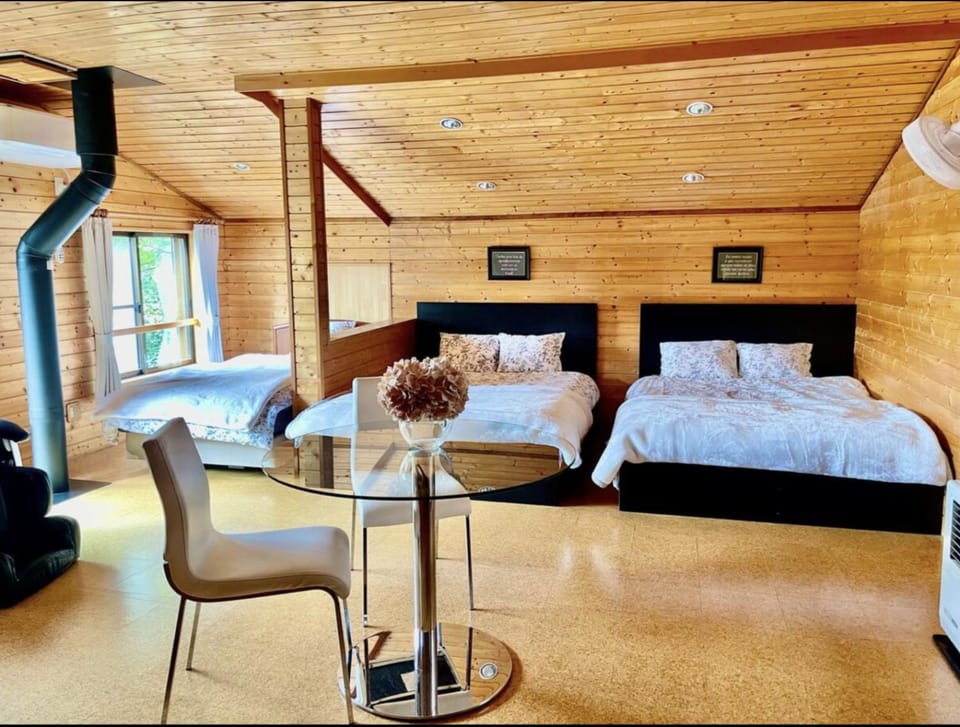 Photo of the whole room, Bedroom