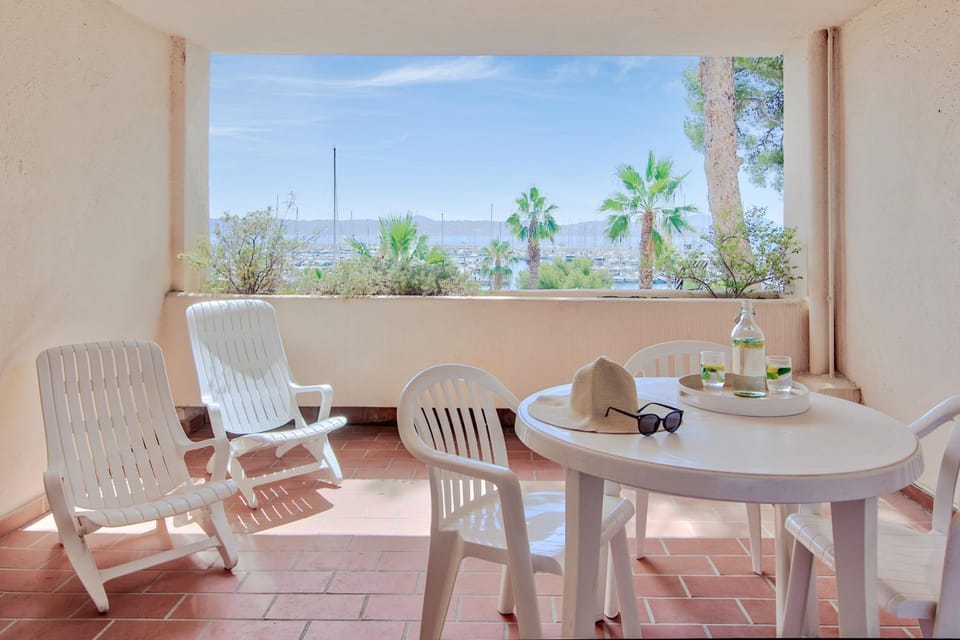 Patio, Day, Natural landscape, Summer, View (from property/room), Balcony/Terrace, Living room, Seating area, Dining area, On site, Sea view, Drinks