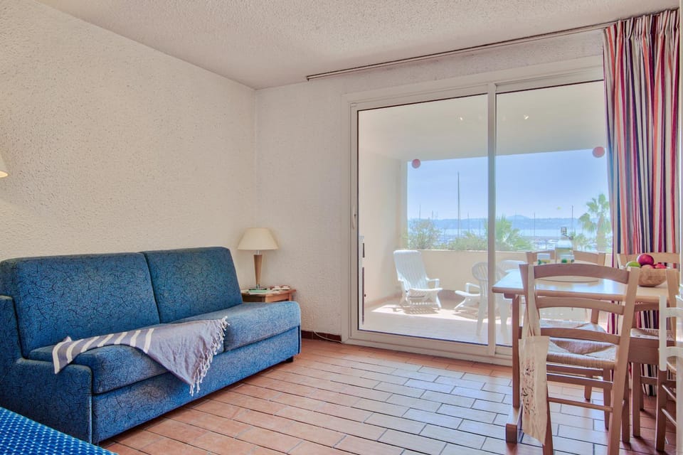 Patio, Day, Natural landscape, Summer, View (from property/room), Balcony/Terrace, Living room, Seating area, Dining area, Bedroom, Sea view