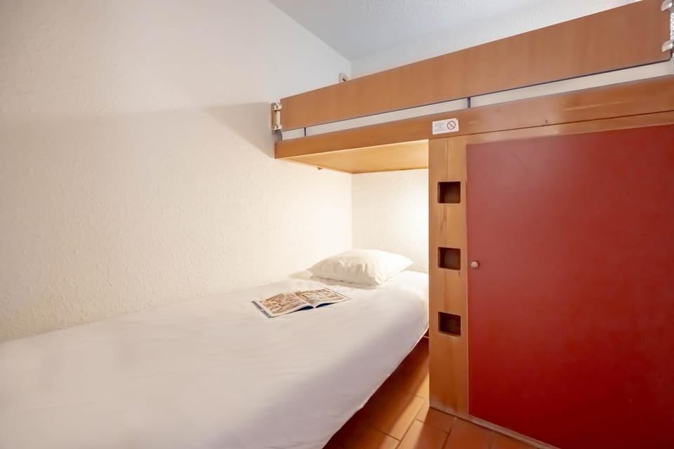 Bed, Photo of the whole room, Bedroom, bunk bed