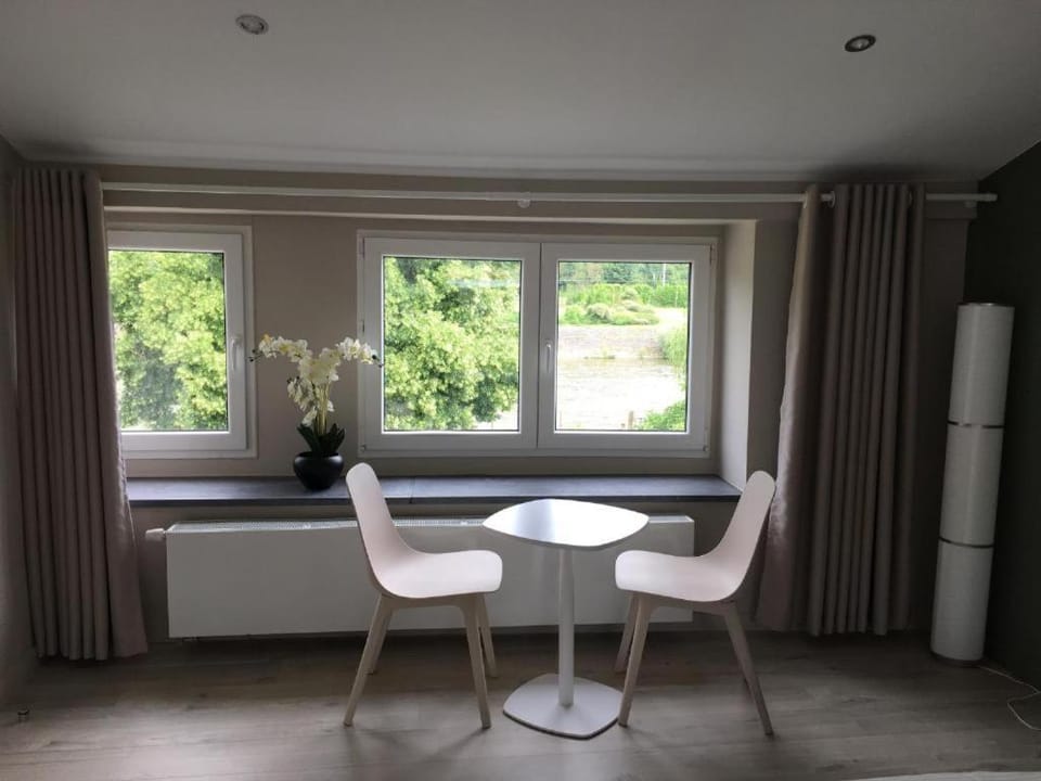 Le Jardin du Thé Bord de la Meuse Hotel in Wallonia, Belgium