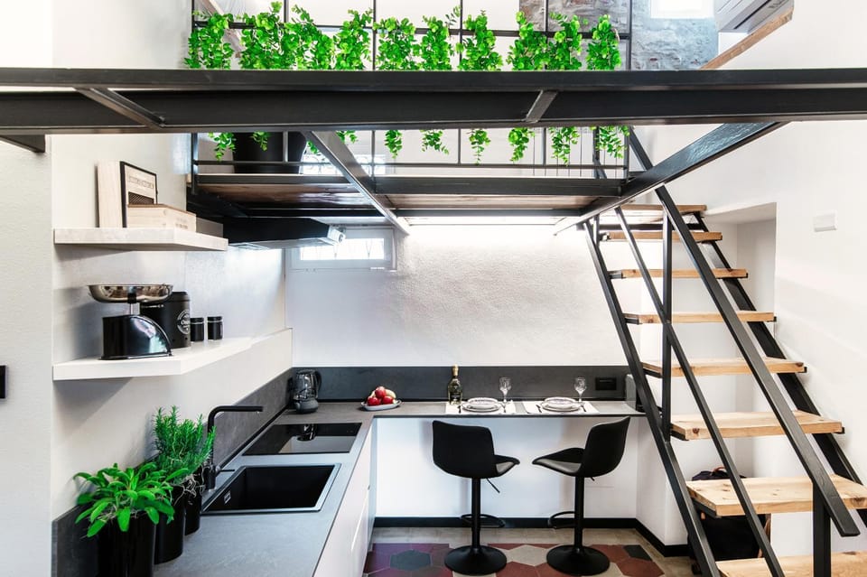 Kitchen or kitchenette, Dining area, stove