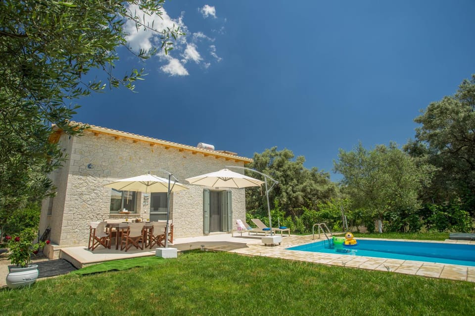Facade/entrance, Garden, Swimming pool