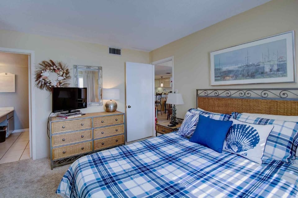 Pinnacle Port C1-302 House in Sunnyside