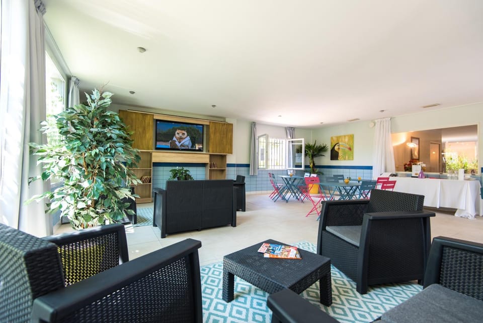 Communal lounge/ TV room