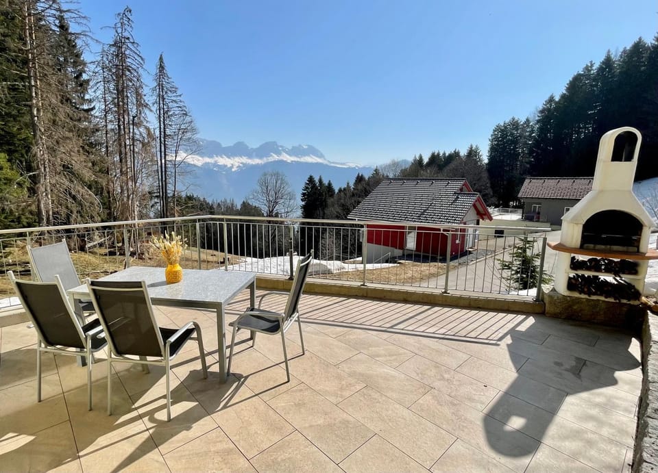 Balcony/Terrace, Mountain view