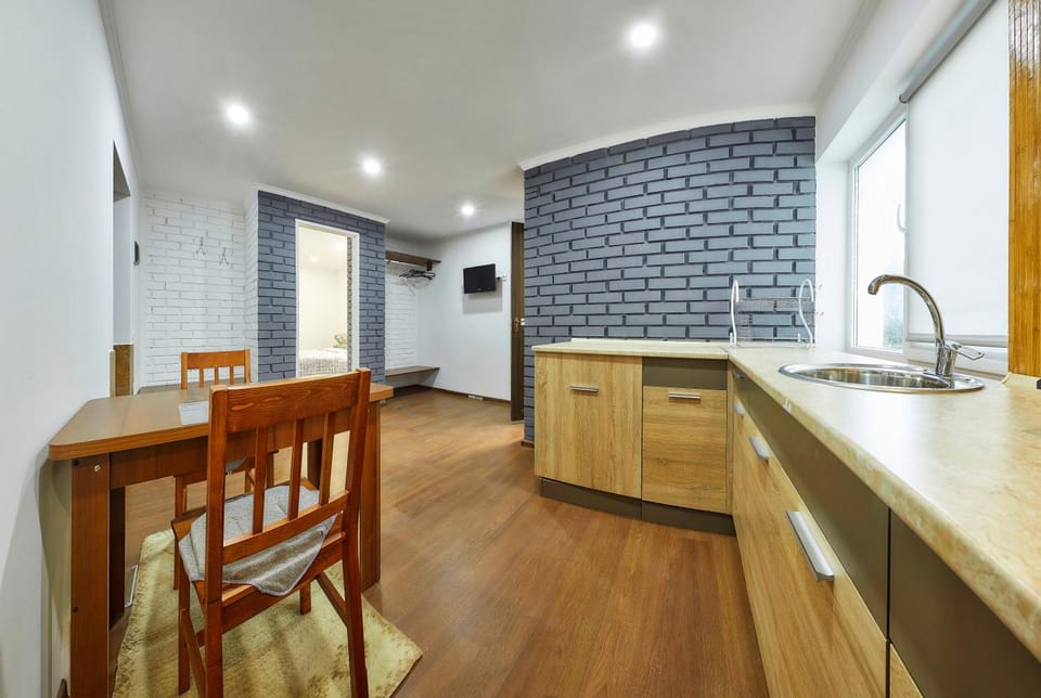 Kitchen or kitchenette, Dining area, Communal kitchen