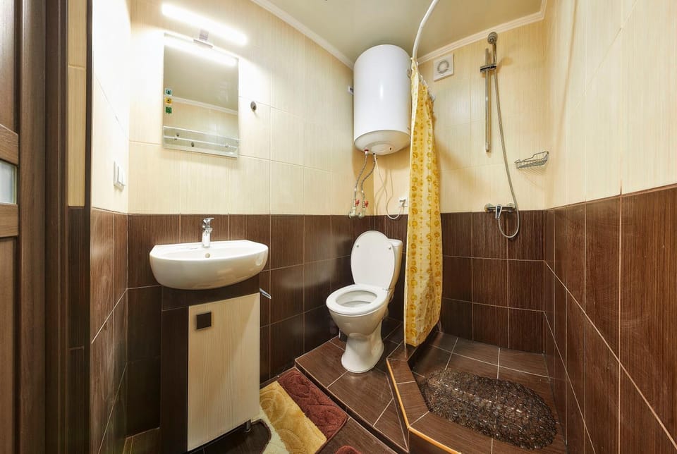 Shower, Toilet