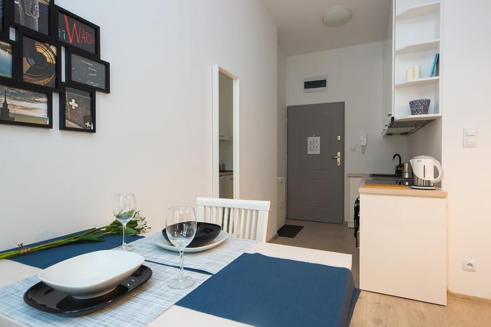 Coffee/tea facilities, Kitchen or kitchenette, Living room