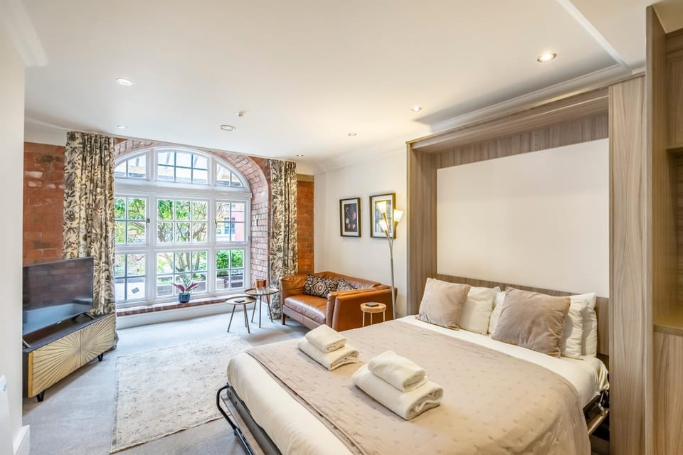 Bed, Living room