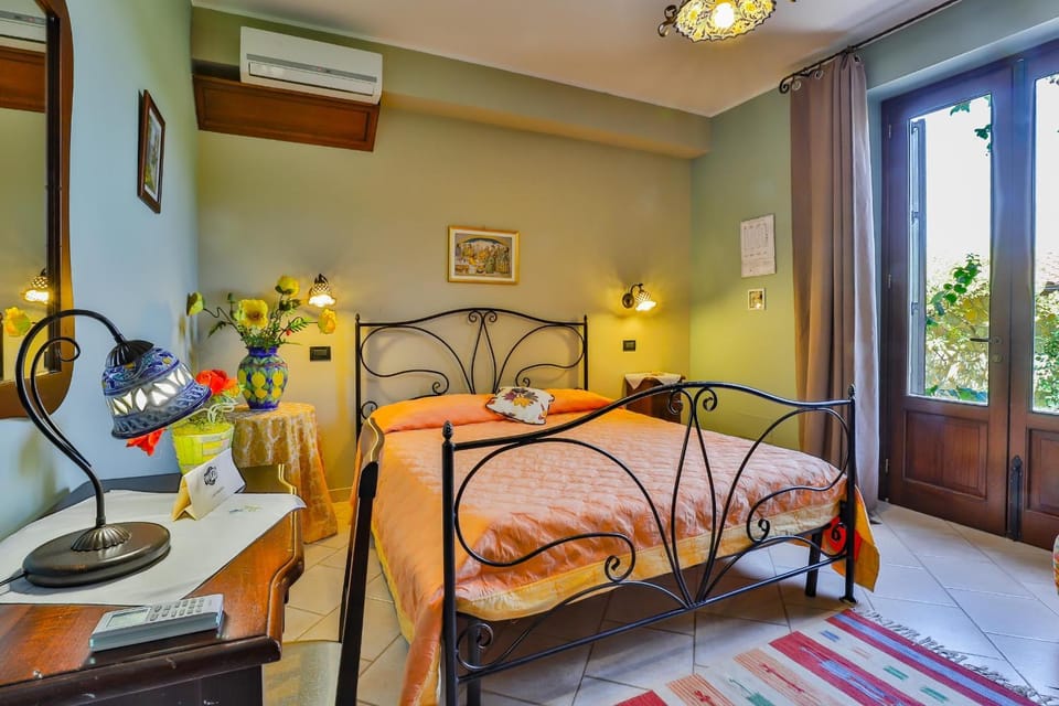 Bed, Bedroom, air conditioner