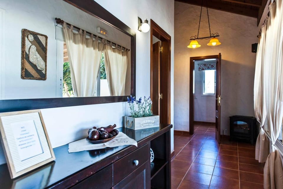 Charming Villa with Sea View in El Roque, Private Pool Villa in Maxorata