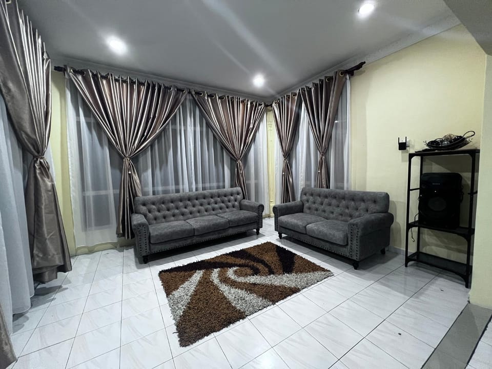 Heza Villa - Karaoke, Pool & BBQ Villa in Port Dickson