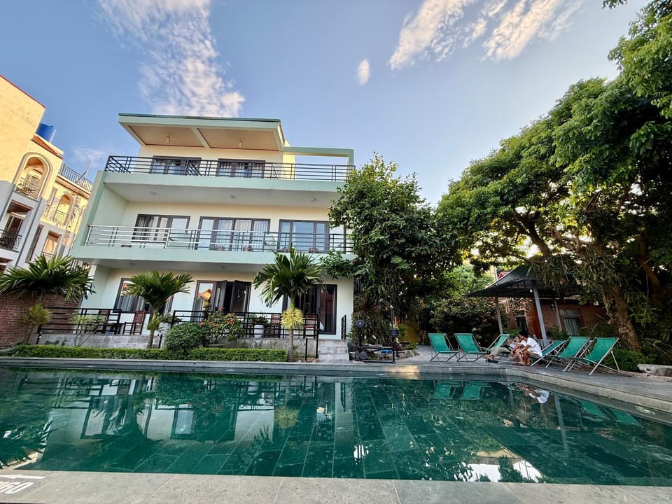 Property building, Patio, Garden view, Pool view, sunbed