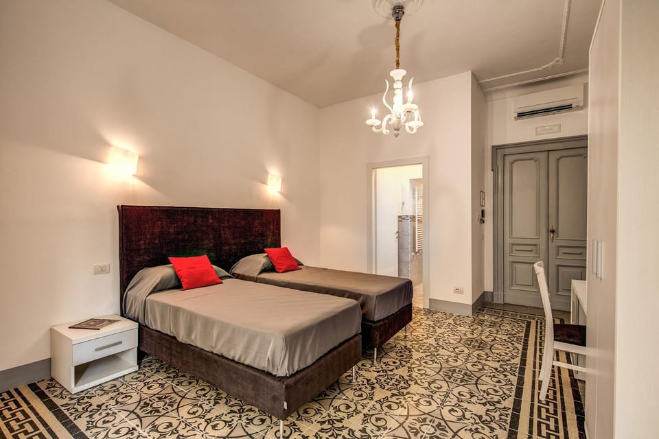 Bedroom, City view