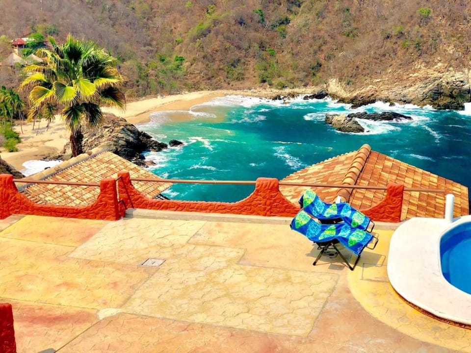 Bungalow frente a la playa estrene alberca nueva con increíble vista infinita al mar, 8 hermosas playas cercanas, terraza con cama de playa, espectacular vista al inmenso océano pacífico, 2 kayack disponibles, nómadas digitales Starlink WiFi 224 mbps Villa in State of Oaxaca