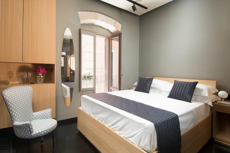 Bed, Photo of the whole room, Food