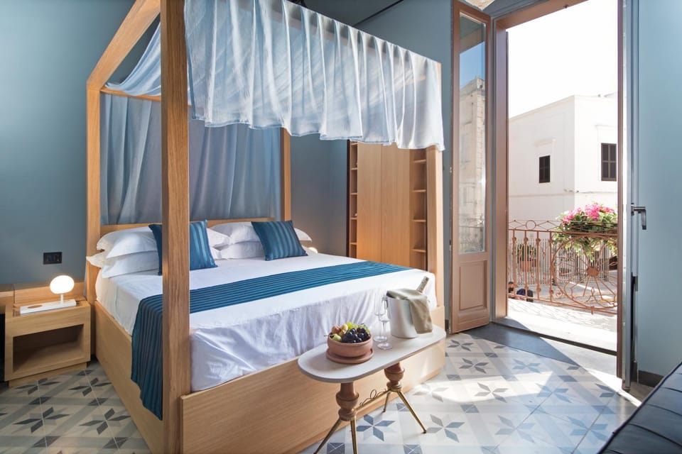 Bed, Photo of the whole room, Decorative detail