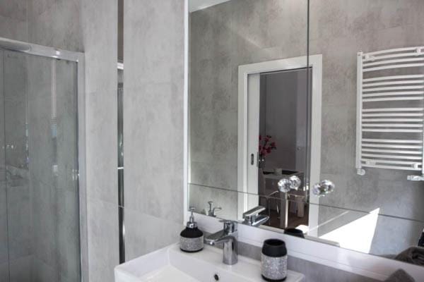 Shower, Bathroom, towels