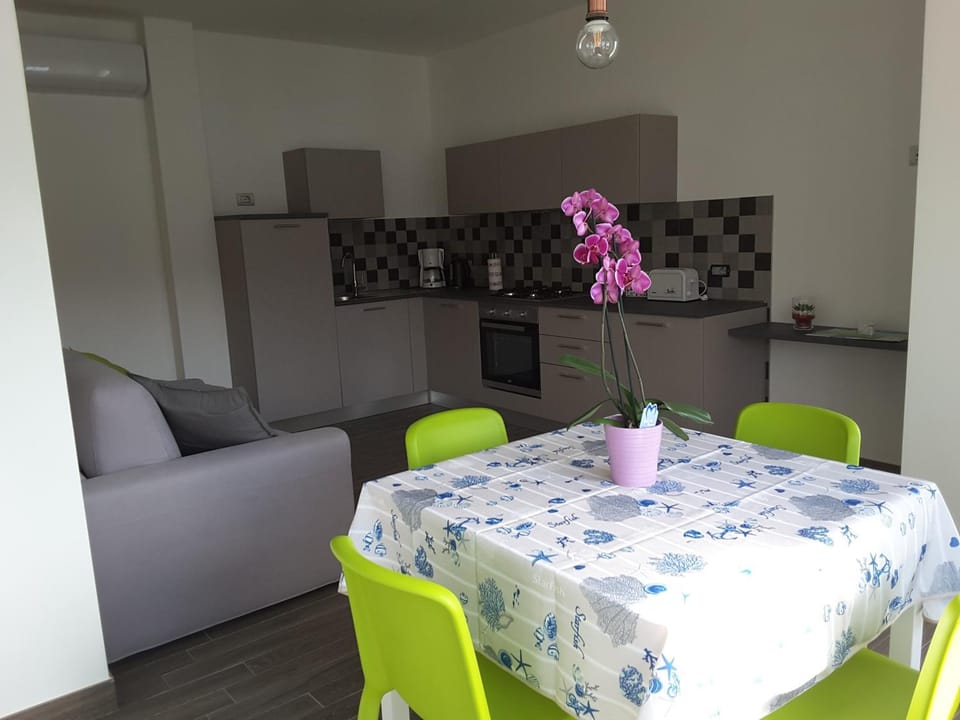 Kitchen or kitchenette, Living room, Dining area