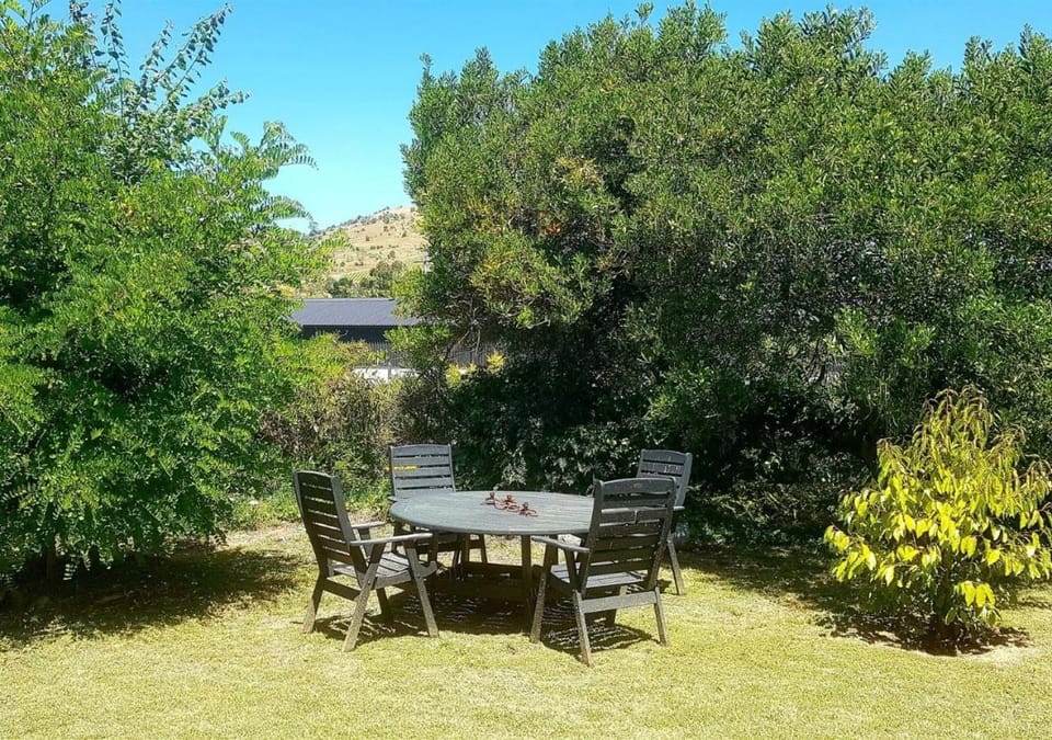 Garden, Seating area, Garden view