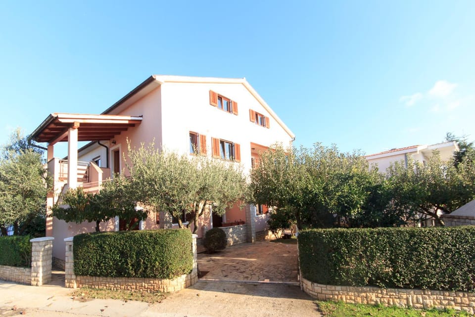 Garden view, Street view