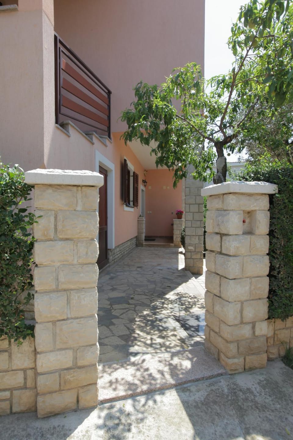 Facade/entrance