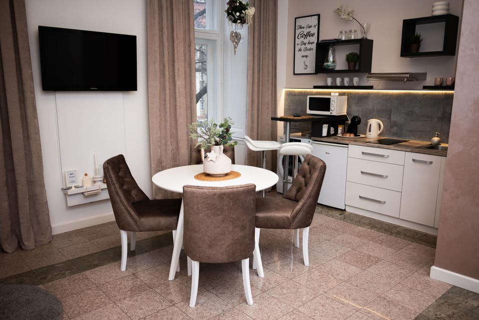 Kitchen or kitchenette, Dining area, kitchen, kitchen