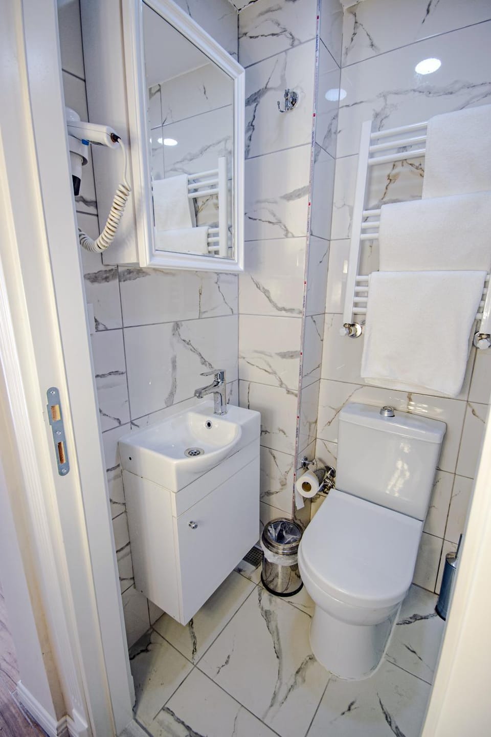 Toilet, Bathroom, bidet, towels