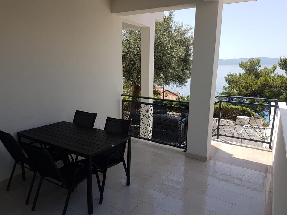 Patio, Neighbourhood, Garden, Balcony/Terrace, On site